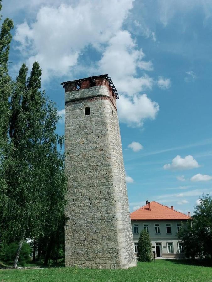 Sobe Lara Apartman Gradacac Kültér fotó